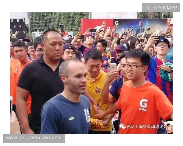 足球纪录片热映：球迷追寻英雄与故事