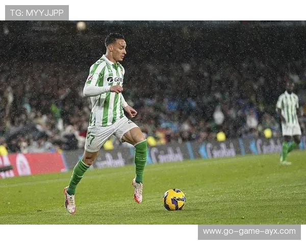 曼联利用高位反夺找回主动，安东尼快速横移制造机会