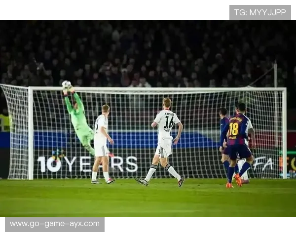 巴萨孔德梅开二度，法兰克福无力反击