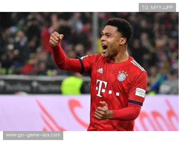 拜仁中路直塞，莱万点球稳稳命中