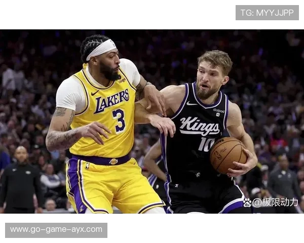 NBA国王高频换位制造大量空档,攻势气势如虹